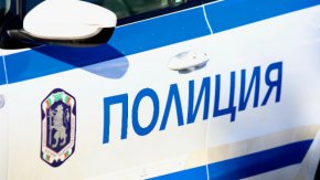 
Жената е била арестувана в клона на банката в София. Тя се е опитала да изтегли заем за над 50 хиляди лева с неистински документи. В момента е задържана за 24 часа. По случая работи сектор "Икономическа полиция" към СДВР. Образувано е досъдебно производство.

 