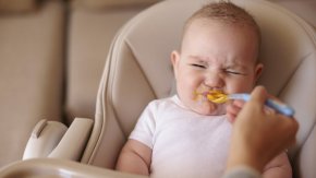 

Потребителите, закупили млечната инстантна каша с партиден номер L 063-110524 и срок на годност 11.05.2024 г., могат да върнат продукта в търговския обект. Проверките на БАБХ по случая продължават.