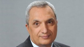 
Бившият ресорен министър и премиерът, осигурил финансовата стабилност, която имахме 1997 – 2021 г. Иван Костов рез 2009 г. Иван Костов публикува статия във в. 24 часа за паралелното използване на евро, преди да сме приети в зоната и пише „Най-мрачният вариант за българската парична система е едностранно да се евроизира.