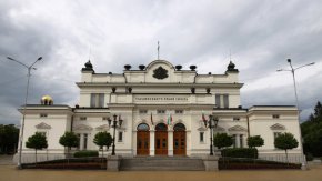  Комисията по имунитетите