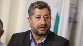 
На въпрос индикация ли е това за неразбирателство в управлението, Христо Иванов заяви, че не трябва да се правят прибързани изводи: