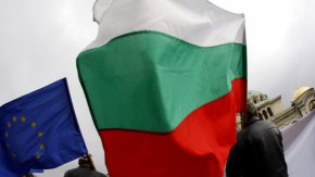 Механизмът за сътрудничество и проверка за България и Румъния отпада!
ЕК обяви новината току - що, съобщи депутатът от ППДБ Надежда Йорданова, правосъден министър в кабинета Петков - Нинова.
