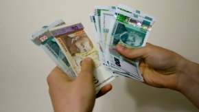 
55% от запитаните дават положителен отговор на въпрос смятат, ли че през последните три години корупция е попречила да спечелят обществена поръчка. В ЕС този процент е 26. 