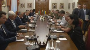 
И допълни, че бойните действия стават все по-ожесточени, "загиват все повече хора, сред които и българи от общността в Украйна".