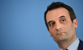 
"Докато Франция и ЕС се прострелват в крака с огромен куршум, налагайки антируски санкции, Украйна на Зеленски купува руски ядрени реактори, и то с наши пари! Кога ще свърши тази шега?", написа политикът.