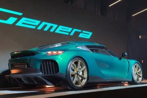 
Но в шокиращ обрат на събитията сега стана ясно, че Gemera ще разполага с V8. Разочаровани ли сте? Не се разочаровайте. Вместо 1700 конски сили, сега Gemera е готова да предложи до 2300 бушуващи понита. Или това ще бъде лос?