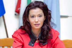 Кандидатът на ГЕРБ-СДС за управител на Здравната каса Иванка Динева се отказа от участие в процедурата за избор, която е предвидена за днешното извънредно заседание на парламента от 13 ч.
