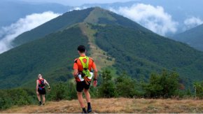 
Международният утрамаратон "Трявна Ултра" започва днес и ще продължи до 16 юли. На 14 юли в 17.00 ч е стартът на дистанция 150 км, в 20.00 ч - на 100 км, на 15 юли са стартовете на 78, 42, 21 и 3 км. Финалът за дистанцията 150 км е обявен за 05.00 ч. на 16 юли.
