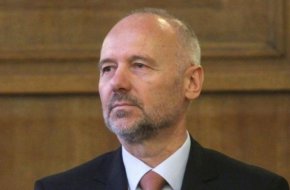 
В дневния ред са точката за БТР-ите и предложението на левицата всяка следваща помощ за Украйна да преминава през санкция на парламента.