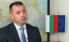 По думите му изхвърлената дрога е марихуана