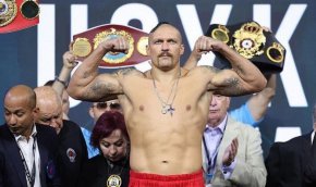 В момента Усик се готви за защита на титлите си срещу задължителния претендент Даниел Дюбоа