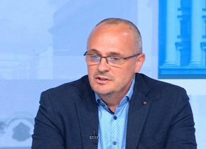 Георги Киряков изрази мнение, че не може да разбера какъв е факторът, който докара ГЕБР-СДС и ДПС до ситуация, в която те не могат да излязат от управление с ПП и ДБ.