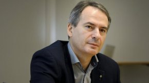 Сигналът за това, че го шпионират, е подаден от Грозев в началото на 2023 година