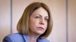 Фандъкова призова лидерите на партиите, които стоят зад поставянето им, да спазват закона, който забранява протести след 22 часа:
