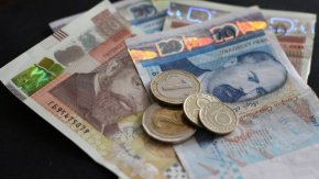 От синдиката посочват, че в условията на ускорена инфлация в периода 2021- 2022 година общият доход средно на лице от домакинството нараства близо 17% спрямо 2021 година, а разходите - с малко над 19 на сто. 