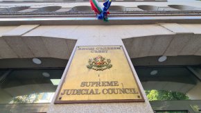 
На 13 септември Прокурорската колегия ще решава за отстраняването на прокурора Дилян Деянов, отново по искане на Сарафов, заради действия по т.нар. дело "Осемте джуджета", за които му е повдигнато обвинение.