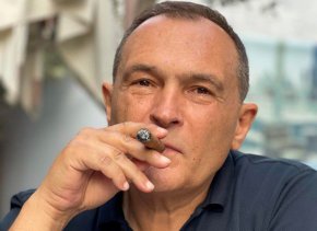 
Българските власти са получили официално писмо от властите на ОАЕ с дата 23 август, с което са уведомени, че Божков ще бъде екстрадиран на 25 август. Уведомени са също за номера на полета, както и за очаквания час на кацането на самолета с екстрадираното лице на "Летище София" – 15:15 ч.
