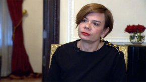 
Тя допълни, че според нея би било добре професионалните гимназии да осигуряват квалифицирани специалисти, необходими за фирмите.