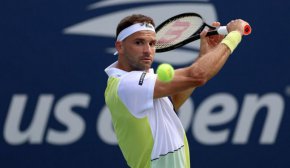 Григор Димитров спаси три мачбола и записа една от най-драматичните победи в кариерата си след петсетова битка срещу словака Алекс Молчан и успех с 6:7 (9), 6:7 (5), 6:1, 7:5, 7:6 (9) на Откритото първенство на САЩ..