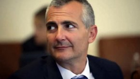 Новият шеф на Български спортен тотализатор Георги Тарлеков се оказа пробит точно толкова, колкото се очаква от назначение на ПП-ДБ, твърди Narod.bg, позовавайки се на източник от Агенция „Митници“. Според него, преди години „великият финансист“ е бил изгонен от редиците им заради корупционни практики.