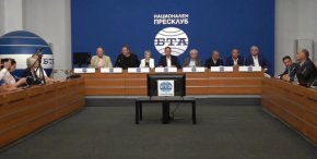 В края на юли ГЕРБ-СДС, „Продължаваме промяната-Демократична България“ и ДПС внесоха общ законопроект за промени в Конституцията в деловодството на парламента. Едно от предложенията в него е 24 май да замени 3 март и да стане национален празник на страната.