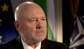 Тагарев пожела успех на преподавателския състав.
