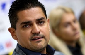 
"Аз ще се кандидатирам за кмет на София като независим кандидат", настоя Василев и допълни, че кандидатурата му ще бъде издигната от Инициативен комитет, който ще внесе всички необходими документи в Централната избирателна комисия.
