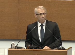 
Днес ще бъдат представени и годишните доклади за дейността на ДАНС, на Държавната агенция "Разузнаване" и на служба "Военно разузнаване". На закрито заседание ще бъдат изслушан и докладът на Националното бюро за контрол на специалните разузнавателни средства.