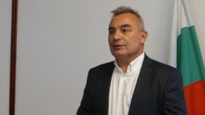 Да си представим, че вече нея я няма, предали сме я, продали сме я. Казано, простичко - затрили сме я, тази която ни е родила – България. Иде реч за България. Събуждаме се един ден и нея просто е няма. Българията е няма