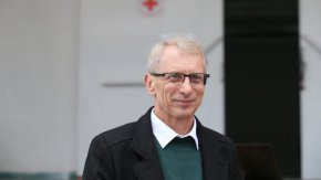 
“Президентът Румен Радев излиза извън правомощията си, но не съм за импийчмънт, това ще попречи да свършим важните задачи пред нас”, заяви пред Nova премирът на ротация Николай Денков, който разговаря с държавния глава по време на Мача на надеждата.