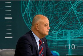 
Съпредседателят на ДБ даде и пример за неефективността и капацитет на службите в момента