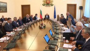 
За второто категорично е против Нидерландия, както вчера бе заявено – България си остава корумпирана държава с огромна престъпност, смятат холандците. И никакви клетви на Урсула фон дер Лайен или премиера Денков не ги убеждават.