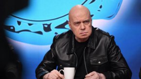 
"В НС, една голяма част от хората, които сте избрали да ви представляват, и по-точно ПГна ППДБ, ГЕРБ и ДПС най-нагло се изплюха върху вашето право да решавате", заяви в социалните мрежи лидерът на ИТН Слави Трифонов. Повод за коментара му е гласуването за закона за референдумите. 