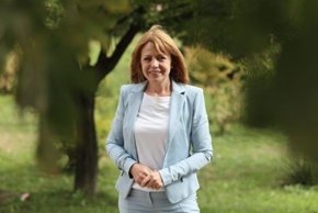 Пред събралите се на прекрасната тераса на новия общински културен и конферентен център Топлоцентралата Фандъкова развълнувано обяви, че нещата, които е направила за образованието, културата и спорта, които тя приема за едно и за най-близките до сърцето й сфери, са и онова, с което най—много се гордее като кмет, до края на чийто мандат остават 2 месеца.