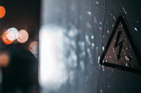 Как използването на спътникови и наземни системи за ранно предупреждение може да намали риска и щетите при наводнения?