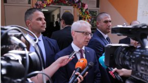 
Академ. Николай Денков препотвърди позицията на правителството, че решението за освобожданаване на вноса е добро за икономиката и не засяга сектора на зърнопроизводство, както производителите твърдят.