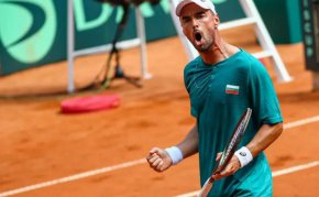 По-рано днес на двойки Александър Донски и Александър Лазаров играха на страхотно ниво и постигнаха успех над Александър Бублик и Александър Недовесов с 6:3, 6:3 за 73 минути.