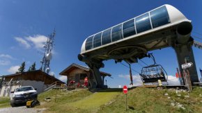 
На уебсайта на La Sambuy вече има съобщение, че ски курортът е "окончателно затворен" на 10 септември след решението на градския съвет. "Благодаря на всички за този последен летен сезон 2023 г. и за всички прекрасни години, прекарани до вас", се казва в него.