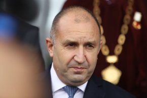 
Днес държавният глава ще участва и в Среща на върха за климата под егидата на генералния секретар на ООН Антониу Гутериш в Ню Йорк. 
