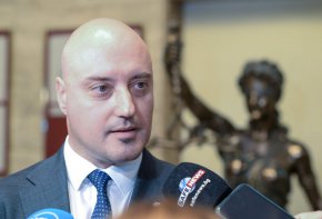 Целта на промените в антикорупционното законодателство е да не се оставят случаи на трупчета, заяви министърът на правосъдието Атанас Славов пред Нова телевизия. Той очаква новият антикорупционен закон да бъде приет днес