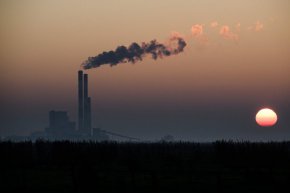 Франция произвежда приблизително 70% от електроенергията си от 56 ядрени реактора, които се управляват от държавната компания EDF