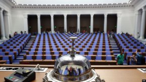
Драгомир Стойнев от БСП призова да бъде дадена отсрочка, за да се намери правилното решение: 