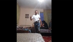 Похитителят предаваше на живо във Фейсбук до 20 ч. от мястото на екшъна, като апелира хората в селото да не се намесват, а да си стоят по домовете. На мястото бе и Антон Ханджийски, кмет на с. Вълково, там бе и кметът на Сандански Атанас Стоянов, който бил на предизборна среща в селото, когато разбрал за екстрената ситуация. „Изумен съм от случилото се. Това за мен е неприятен инцидент. Тук, в селото, ромите са едни от най-работните и честни хора в нашата община. Всички живеят в обзаведени домове. Дано всичко да приключи успешно и да бъде задържан насилникът”, каза Ат. Стоянов.