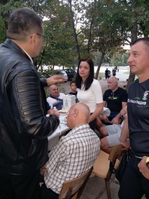 В момента, в една част на Партийния дом е разположена администрация на Община Пловдив. Изключително удачно е общинарите да се съберат на едно място, което ще повиши административния капацитет и ще бъде голямо улеснение на гражданите, които няма да обикалят половината град, когато имат необходимост от административна услуга или дейност.