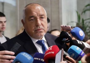 
Лидерът на ГЕРБ напомни вчерашното си изявление - че при ротацията ще се огледа работата на всеки министър и ако има по-подходящ кандидат, ще бъде сменен.