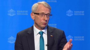 
Той каза, че разграничава хората с политически искания от истински притеснените миньори и енергетици, които са били лъгани години наред, че всичко може да продължава, както до сега