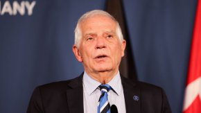 

Двата блока също така поискаха от Израел да отвори "хуманитарни коридори" от Газа до Египет, за да може цивилното население да напусне територията преди израелските репресивни въздушни удари.