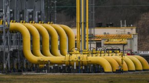 През май Украйна спря транзита на руски газ по един от маршрутите, минаващ през нейна територия, с аргумента, че е загубила контрол над една от компресорните станции. Въпросната станция се намира в Луганската народна република, която гласува за присъединяване към Русия миналата година с референдум, който западните страни не признават.