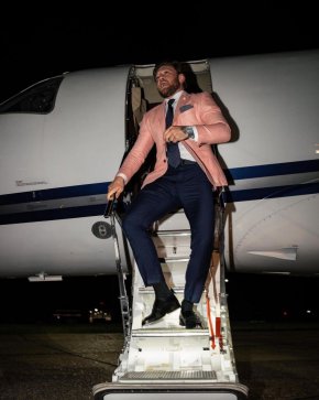 

Сред знаменитостите, които е посрещал емблематичният президентски апартамент в годините са Силвестър Сталоун, Джейсън Стейтъм, Лейди ГаГа, Андреа Бочели, Арнолд Шварценегер, Дженифър Лопез и др.