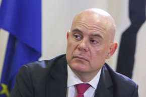 Дни след като беше освободен като обвинител номер едно, Гешев първо поиска да бъде назначен за прокурор във Върховната касационна прокуратура, а малко по-късно - да бъде освободен от системата. Прокурорската колегия обаче не обсъди нито една от молбите му, тъй като прецени, че с издаването на указа на президента за освобождаването му като главен прокурор Гешев е освободен изцяло и от съдебната система.